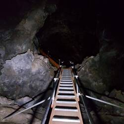 Man mußte über Leitern nach unten.