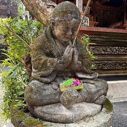 The ritual of placing out the daily offerings