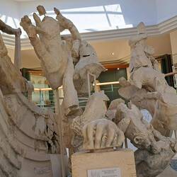 Scilla attacca l'imbarcazione