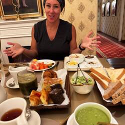 Please don't judge the food or my outfit ... 😂