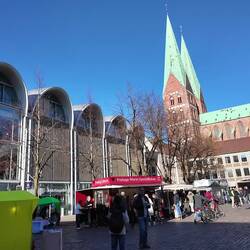 Kohlmarkt Platz mit St. Marien Kirche und Rathaus