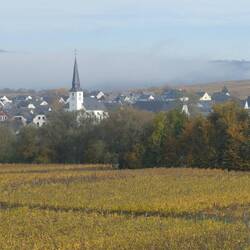 Og landsbyer med enlige kirketårne