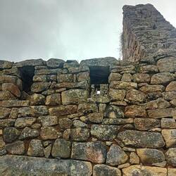 The four consecutive walls feature several such perfectly aligned sets of windows