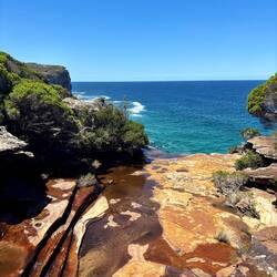 Bovenaan een klein watervalletje