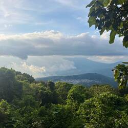 Hier könnte man ohne die Wolken drei Vulkane sehen 😅