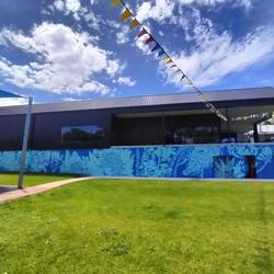 Over deze muur had de schilderes maar acht (lange) dagen gedaan