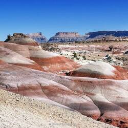 So ist es vom Boden zu sehen. Im Hintergrund der Factory Butte