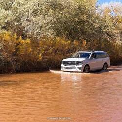 Reifensäubern im Fremont River 🙈