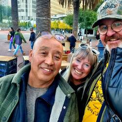 Bei ihm haben wir die Partner-Armreife gekauft👍