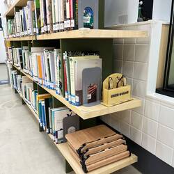 Service: Lesebrille in der Bibliothek / Service: Reading glasses in the library