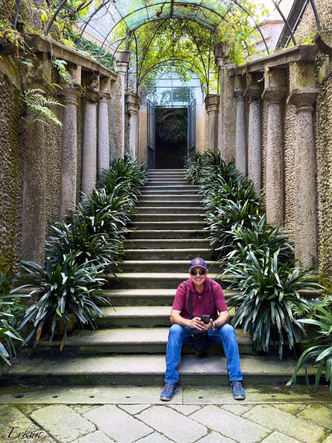 Mui waiting for me to join him for a stroll in the gardens — Isola Bella, Stresa.