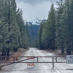 Im Moment noch sinnlose Sperrung, liegt noch kein Schnee.