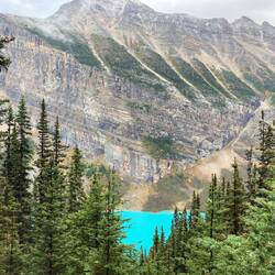 Seine unverwechselbare Farbe entsteht durch feinstes Gesteinsmehl aus den umliegenden Gletschern.