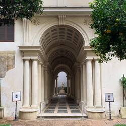 17th building precision. The statue at the end is 90cm high.