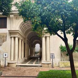 Optical illusion in the Stada palace garden.