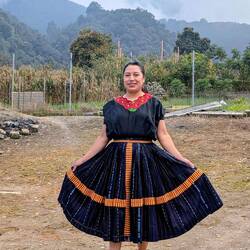 Unsere Hausherrin in Tracht