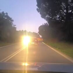 Leider ist nicht zu sehen wie dunkel es war🫣und das Fahrzeug ist weder vorne noch hinten beleuchtet