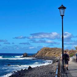 Schöne Uferpromenade