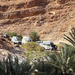 Stopp - ein Fahrzeug verliert Kühlwasser