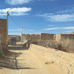 ... durch kleinste Dörfer ...