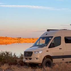 Wir positionieren uns am See und genießen den Sonnenuntergang