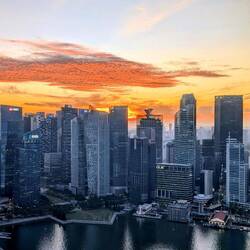 Ausblick vom Restaurant in Marina Bay Sands auf das Bankenviertel