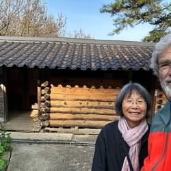 Geruchsfreie Biotoilette im Jungto-Zentrum / Odour-free organic toilet in the Jungto centre