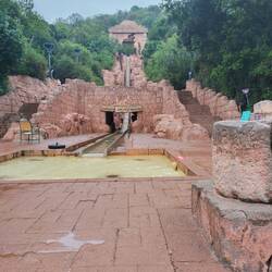 7 Sliding 17m drop slide with own risk (cause they won't take responsibilities)