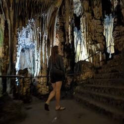 Stalagmiten und Stalagtiten wachsen hier 1 cm alle 100 Jahre