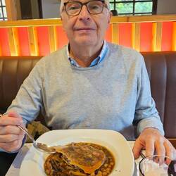 Manitas de cerdo con garbanzos