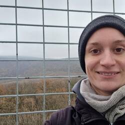 Und Sie geniesst die Aussicht.