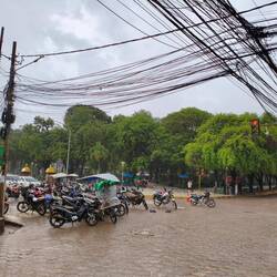 Public Viewing vom Tropenschauer unterbrochen