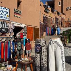 Einkaufen in der kleinen Souk