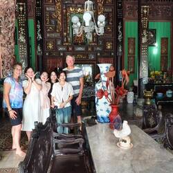 Eine Gruppe von Studentinnen, welche gerne mit uns ein Foto hätten.