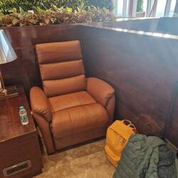 Business class lounge recliner