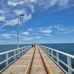 Und dann geht es 1.841 m ins Meer hinaus