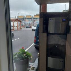 Mit Blick auf den kleinen Blauen ... und die Eismaschine.