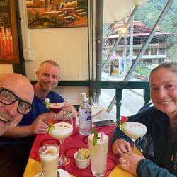 Die ersten Pisco Sour mit John aus Schottland