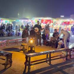 So, jetzt noch einmal durch das Gewühle, dann noch eine Taxi-Rallye zum Campingplatz 😵‍💫