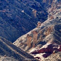 In sehr großer Entfernung sehen wir das Land wo die Hoodo's wachsen...