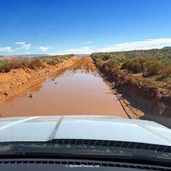 ...hier in der Senke wiederum, gilt es die einzige Pfütze auf den gesamten 56mi zu überwinden