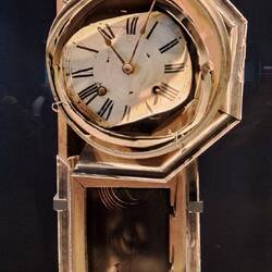 Found ~800m from the hypocenter; hands stopped at the moment of explosion.