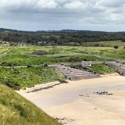 Gravenweg helemaal langs de kust gereden en toen konden we zien waar gisteravond Pinguïn Parade was