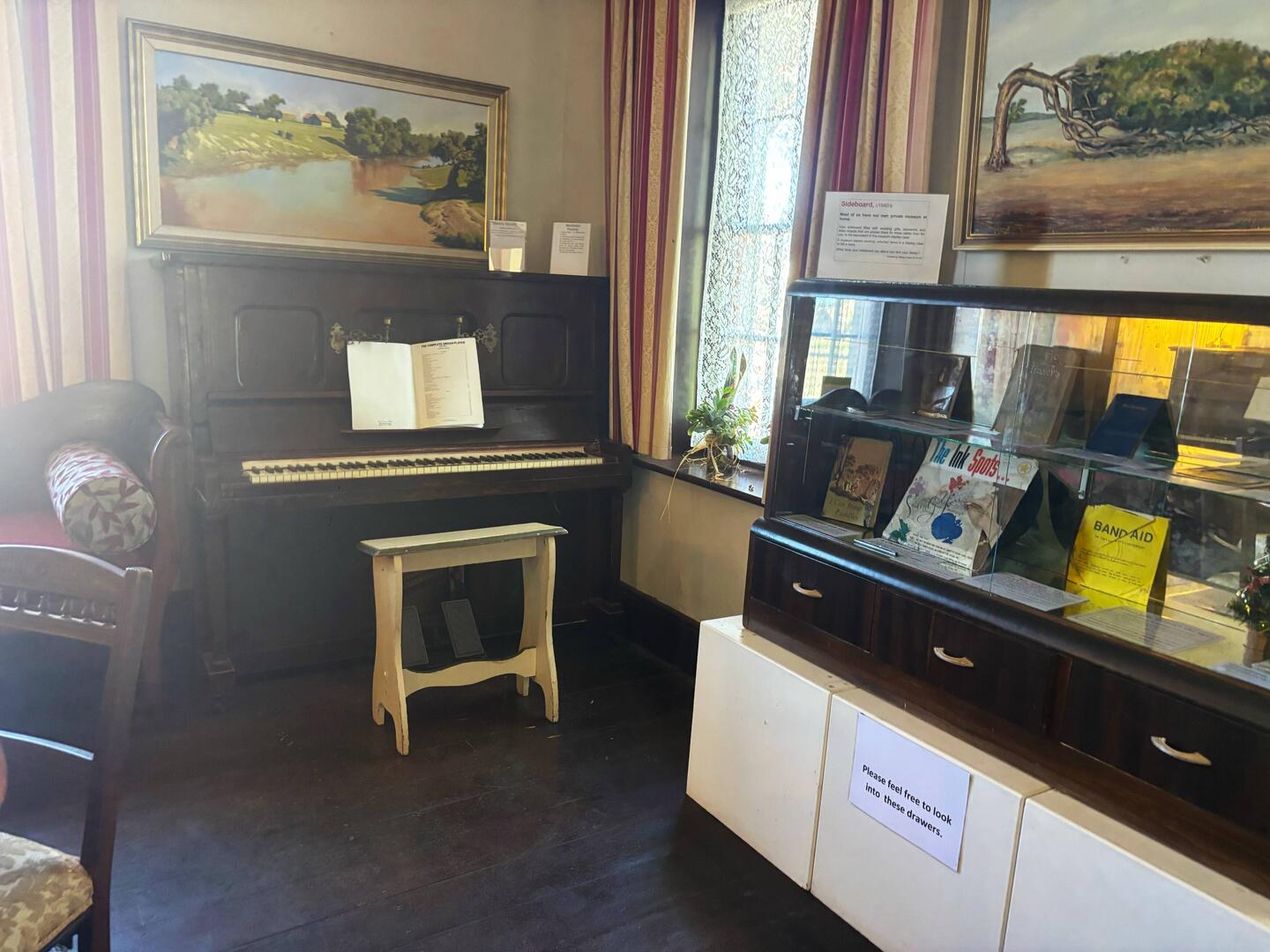 Selbst Klavierspielen durfte man ☺️