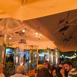 Restavracija na prostem ampak lepo ogrevana...