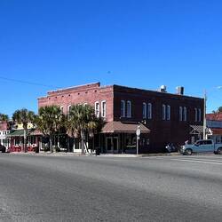 A couple of blocks of part of the very nice Apalachicola downtown retail, bar, and restaurant area