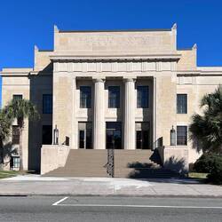 This is the Covnty Covrt Hovse...