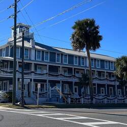 A nicely-presented hostelery with a nice restaurant (I think)...