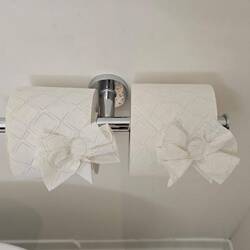 Wc papir z rožicami...