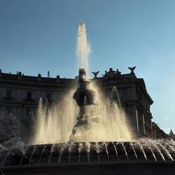 Auf der Piazza de la Republica kühlen&chillen derweil andere Götter der Antike